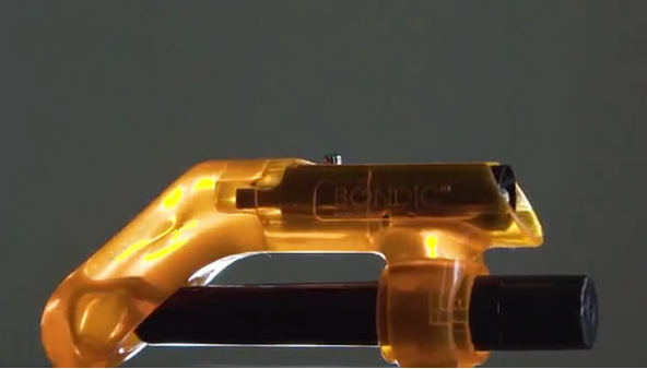 超迷你的液體塑料“3D噴槍”?簡直是修補神器